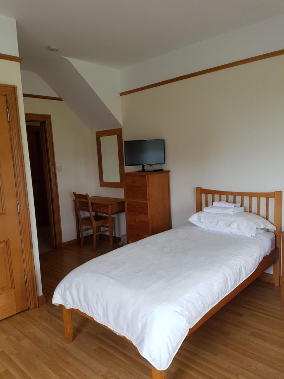 Kilcreeny Lodge Лисбърн Екстериор снимка