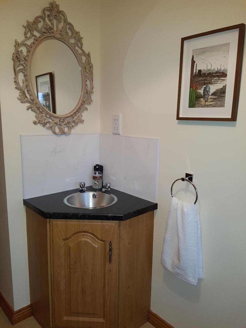Kilcreeny Lodge Лисбърн Екстериор снимка